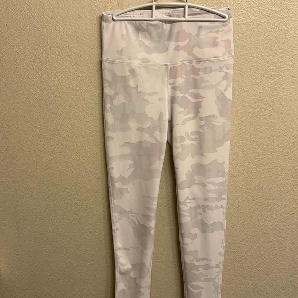 Mono B Women Full Length White Gray Camo Print Leggings Size Small